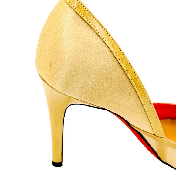 Judith Leiber NWD beige satin and leather 4” high heel pump Sz 8 - Picture 3 of 14